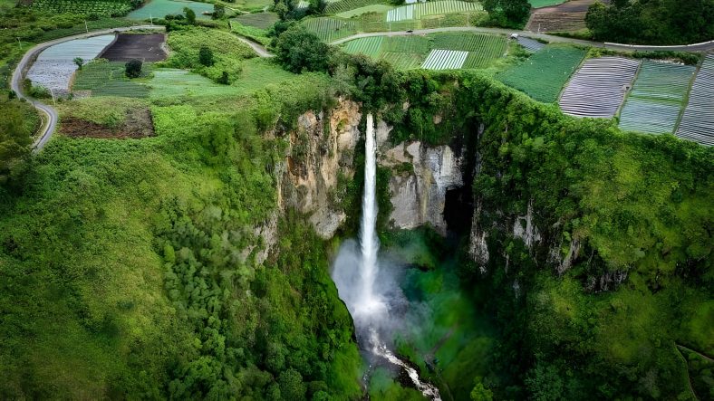 Air Terjun Sipiso-piso